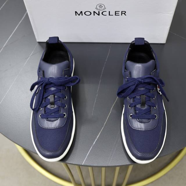 出厂价： Moncler 盟可睐 蒙口 -鞋面：品牌布匹拼接皮料车 -内里：舒适透气 -大底：原版轻便耐磨大底 -超高品控 做工精细：凸显 高端 贵气 档次 -